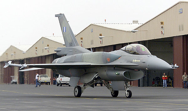 معاريف: وقف إنتاج مقاتلات "إف - 16 " نهاية العام المقبل  Aaw